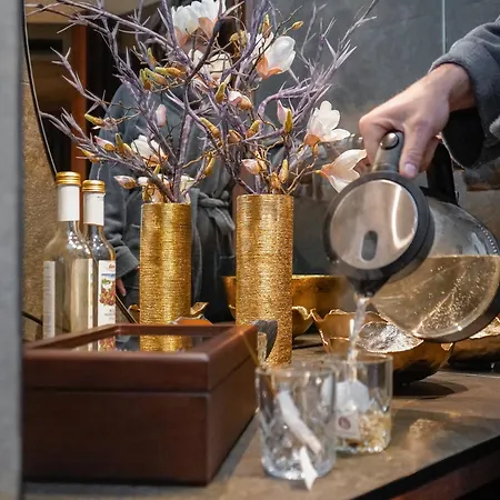 Urgestein דירה *