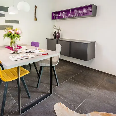 Urgestein アパート シュタンス