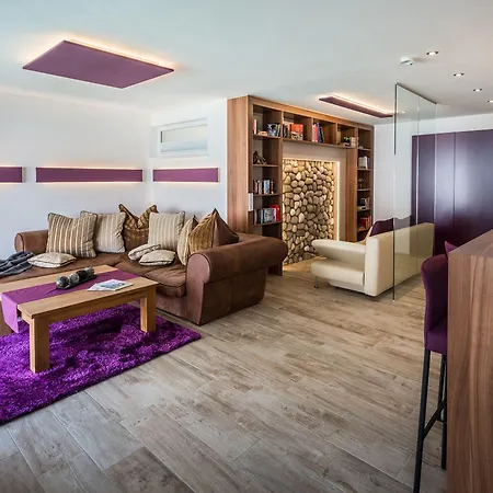 アパート Urgestein シュタンス